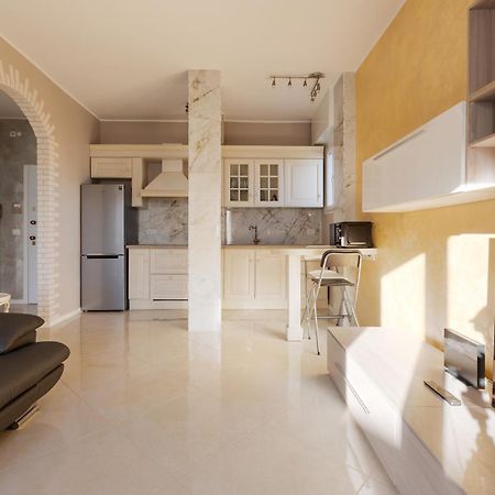 Niguarda Bright Apartment W/ Balcony ميلان المظهر الخارجي الصورة